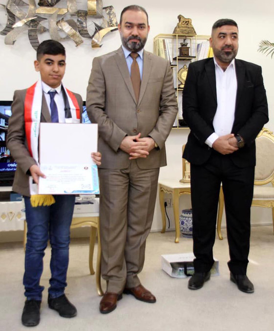 طفل عراقي موهوب يخترع نظارة ذكية تعمل على تنبيه سائقي المركبات صورة رقم 3