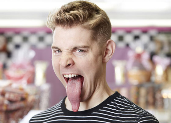 10 أشخاص حطموا أرقام قياسية في موسوعة غينيس: هل شاهدت صاحبة أكبر فم؟ صورة رقم 4