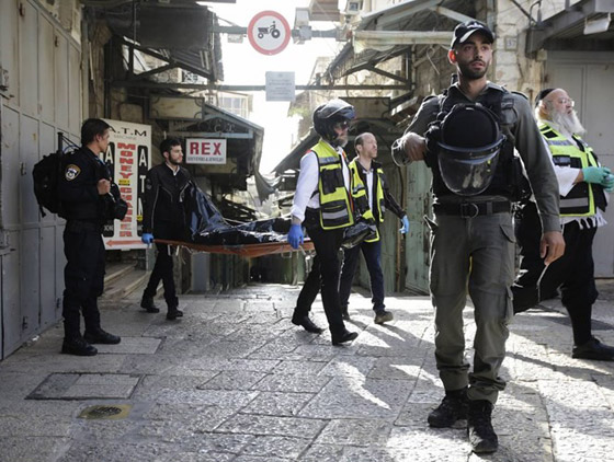 مقتل فلسطيني تنكر بزي يهودي وإصابة رجال أمن إسرائيليين صورة رقم 3 مقتل فلسطيني تنكر بزي يهودي وإصابة رجال أمن إسرائيليين صورة رقم 3