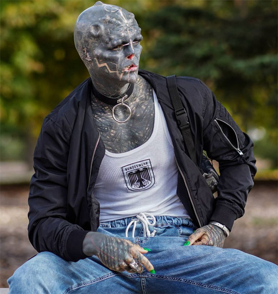 صور صادمة: شاب يشوه وجهه ويقطع أصابعه ليشبه الكائنات الفضائية! صورة رقم 3