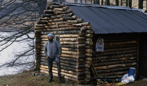 اعتزل المجتمع بعد تعرضه للضرب.. الرجل الذي عاش زاهدا 40 عاما صورة رقم 7