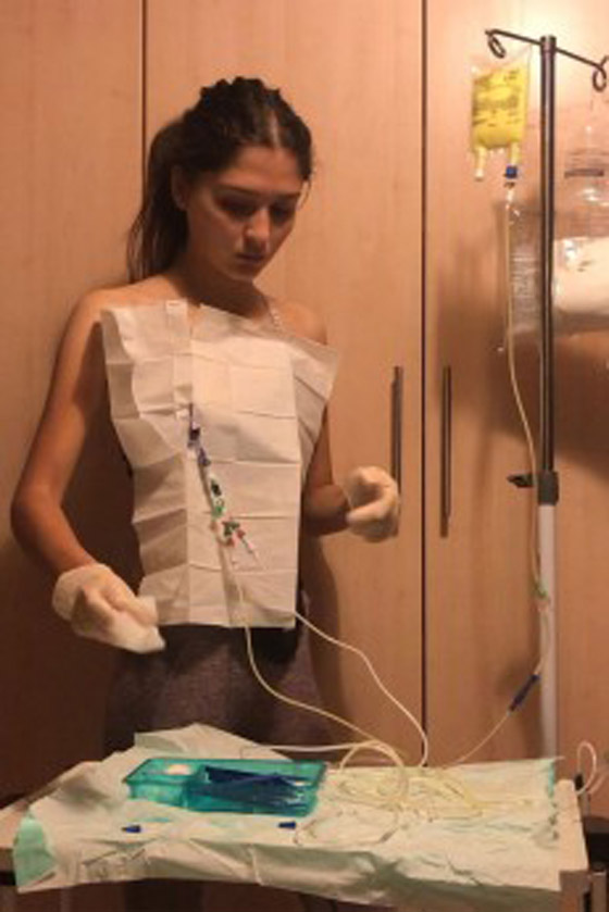 تقاضي طبيب والدتها لأنه كان السبب بولادتها صورة رقم 4