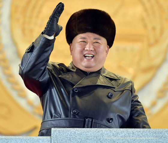 لا لتقليد ملابس الزعيم.. كوريا الشمالية تمنع معاطف الجلد! صورة رقم 2 لا لتقليد ملابس الزعيم.. كوريا الشمالية تمنع معاطف الجلد! صورة رقم 2
