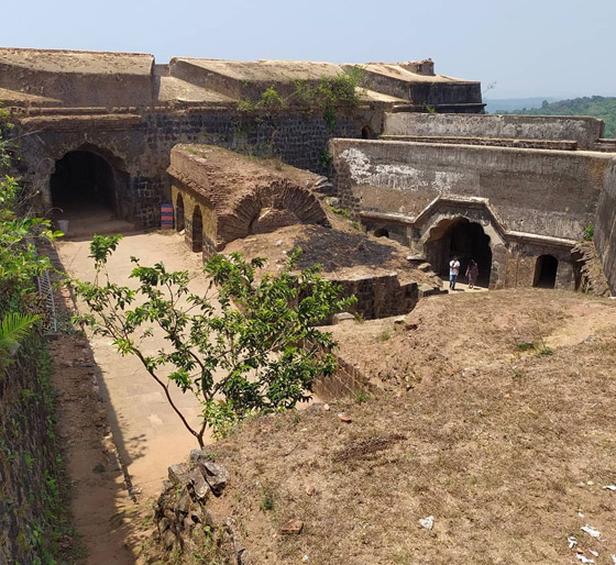 مصممة على شكل نجمة.. اكتشفوا ميزات قلعة مانجاراباد الفريدة في الهند صورة رقم 6 مصممة على شكل نجمة.. اكتشفوا ميزات قلعة مانجاراباد الفريدة في الهند صورة رقم 6