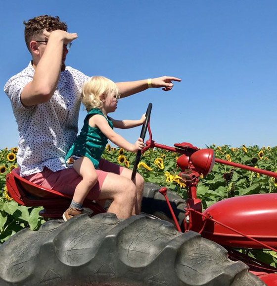 صور طريفة تجمع الأبناء والآباء: ستضحك بمجرد أن تشاهدها صورة رقم 8