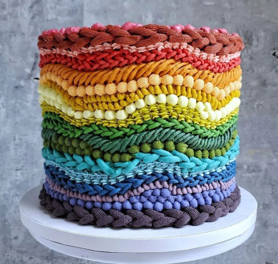 شاب يحول الكيك لقطعة من التريكو.. لا يمكنك رفع أعينك من عليها صورة رقم 1