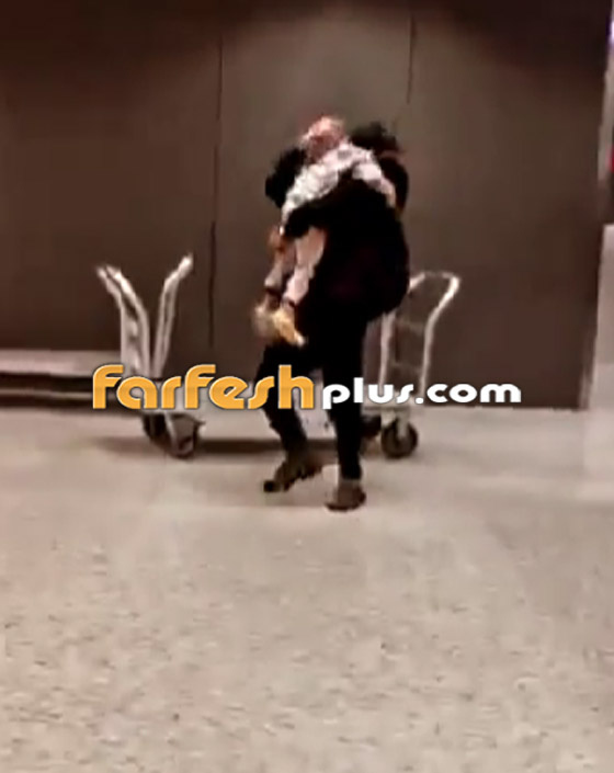 فيديو مؤثر: ابن قصي خولي يهرع لوالده راكضا في المطار ويحتضنه صارخا (أبي!) صورة رقم 5 فيديو مؤثر: ابن قصي خولي يهرع لوالده راكضا في المطار ويحتضنه صارخا (أبي!) صورة رقم 5