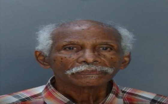 رجل يسافر من باربادوس إلى ميامي مع مسدس في جيبه صورة رقم 3