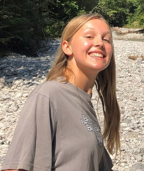 فتاة بريطانية شجاعة تنجو من هجوم تمساح شرس بأعجوبة صورة رقم 4