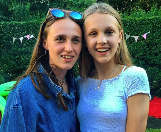 فتاة بريطانية شجاعة تنجو من هجوم تمساح شرس بأعجوبة صورة رقم 3