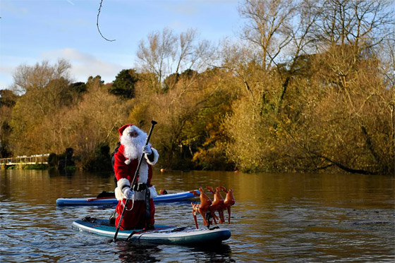بالصور: سانتا كلوز (بابا نويل) قادم من جميع أنحاء العالم صورة رقم 9