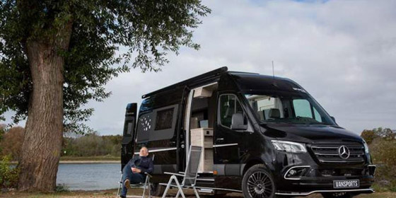 يكسبان الآلاف عبر تحويل الشاحنات الصغيرة إلى منازل صورة رقم 4