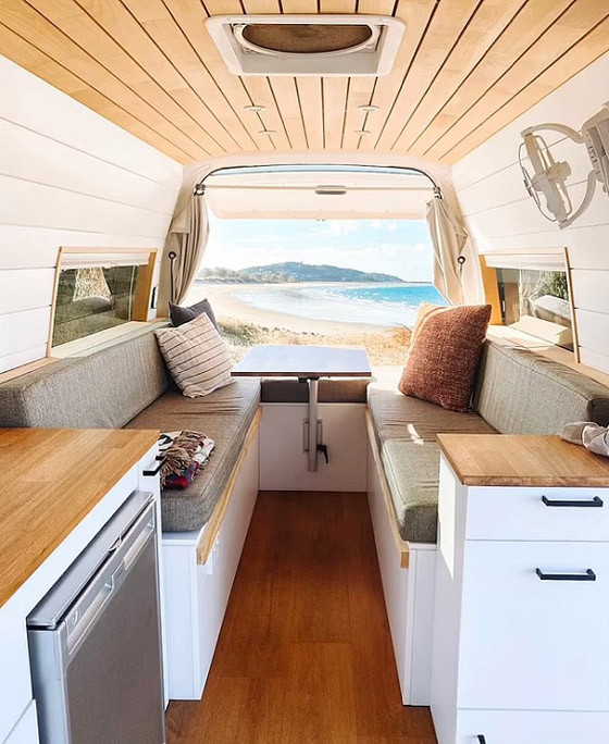 يكسبان الآلاف عبر تحويل الشاحنات الصغيرة إلى منازل صورة رقم 2