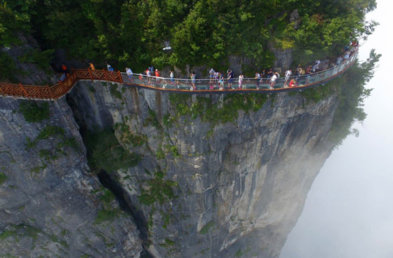 في الصين.. 999 خطوة تأخذكم إلى بوابة السماء الخلابة والساحرة.. صور صورة رقم 4 في الصين.. 999 خطوة تأخذكم إلى بوابة السماء الخلابة والساحرة.. صور صورة رقم 4