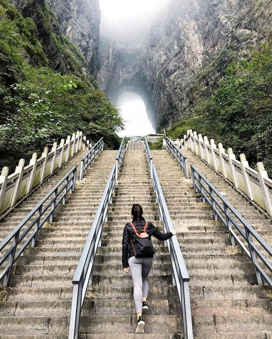 في الصين.. 999 خطوة تأخذكم إلى بوابة السماء الخلابة والساحرة.. صور صورة رقم 1 في الصين.. 999 خطوة تأخذكم إلى بوابة السماء الخلابة والساحرة.. صور صورة رقم 1