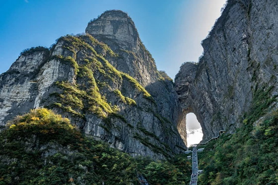 في الصين.. 999 خطوة تأخذكم إلى بوابة السماء الخلابة والساحرة.. صور صورة رقم 5 في الصين.. 999 خطوة تأخذكم إلى بوابة السماء الخلابة والساحرة.. صور صورة رقم 5