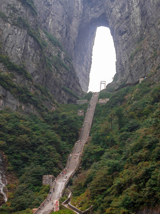 في الصين.. 999 خطوة تأخذكم إلى بوابة السماء الخلابة والساحرة.. صور صورة رقم 20 في الصين.. 999 خطوة تأخذكم إلى بوابة السماء الخلابة والساحرة.. صور صورة رقم 20