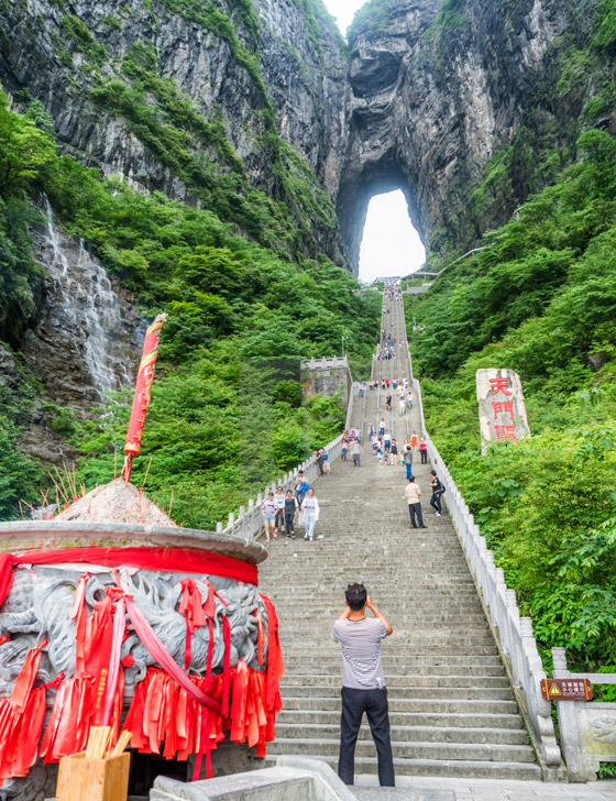 في الصين.. 999 خطوة تأخذكم إلى بوابة السماء الخلابة والساحرة.. صور صورة رقم 21 في الصين.. 999 خطوة تأخذكم إلى بوابة السماء الخلابة والساحرة.. صور صورة رقم 21