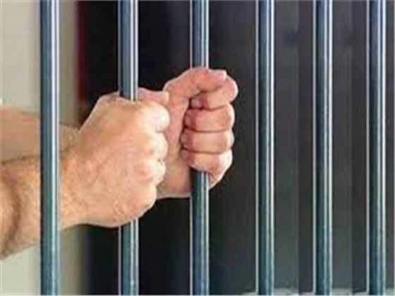 اعتقال رجل عرض عينات من كورونا للبيع على الإنترنت صورة رقم 3