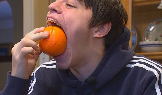 فيديو وصور: أمريكي يدخل موسوعة غينيس لامتلاكه أكبر فم في العالم صورة رقم 2 فيديو وصور: أمريكي يدخل موسوعة غينيس لامتلاكه أكبر فم في العالم صورة رقم 2