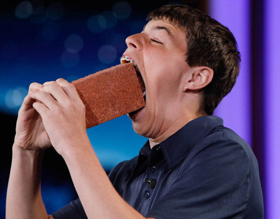 فيديو وصور: أمريكي يدخل موسوعة غينيس لامتلاكه أكبر فم في العالم صورة رقم 4 فيديو وصور: أمريكي يدخل موسوعة غينيس لامتلاكه أكبر فم في العالم صورة رقم 4