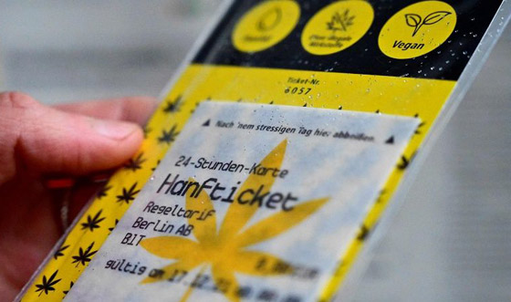 تذكرة صالحة للأكل بنكهة القنب! شركة نقل ألمانية تغري الركاب بعيد الميلاد صورة رقم 4