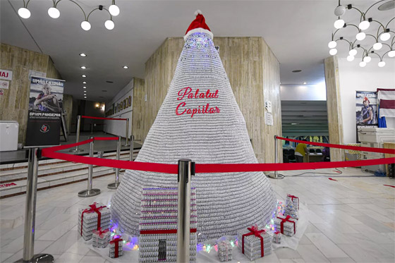 بالصور: أشجار عيد الميلاد غير التقليدية لعام 2021 بمختلف أنحاء العالم صورة رقم 15 بالصور: أشجار عيد الميلاد غير التقليدية لعام 2021 بمختلف أنحاء العالم صورة رقم 15