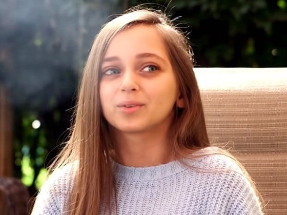 سيدة أمريكية (22 عاما) سيدة أمريكية (22 عاما)