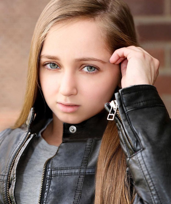 سيدة أمريكية (22 عاما) سيدة أمريكية (22 عاما)