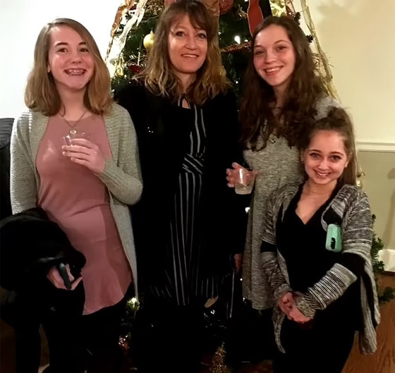 سيدة أمريكية (22 عاما) سيدة أمريكية (22 عاما)