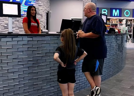 سيدة أمريكية (22 عاما) سيدة أمريكية (22 عاما)