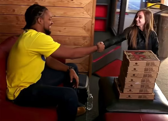 سيدة أمريكية (22 عاما) سيدة أمريكية (22 عاما)