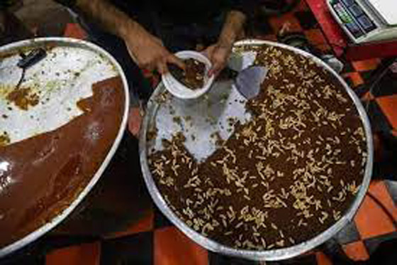 فيديو وصور: ابو شادي (أبو الغلابة) يبيع حلويات في غزة بأرخص الاسعار ! خلي الفقير ياكل  صورة رقم 7