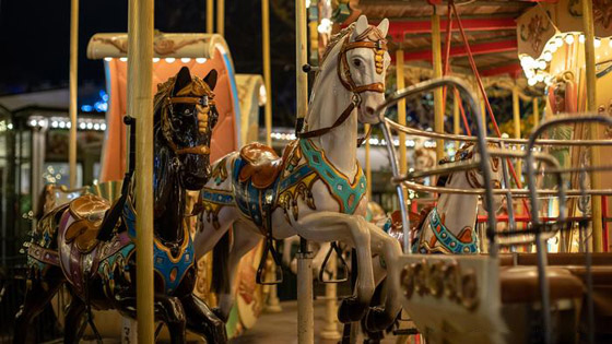 من بودابست إلى برلين.. مدن أوروبية تتزين بأشجار وأضواء عيد الميلاد صورة رقم 3