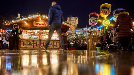 من بودابست إلى برلين.. مدن أوروبية تتزين بأشجار وأضواء عيد الميلاد صورة رقم 11