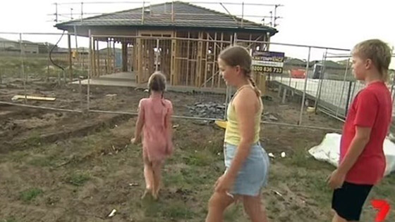 3 أطفال ينجحون بشراء منزل من مدخراتهم صورة رقم 1