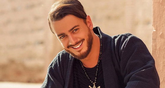 صور وفيديو :الفنان سعد المجرد يثير الجدل جراء إطلالته الغريبة في حفل بدبي صورة رقم 9