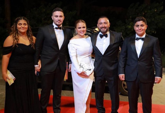 فيديو أحمد السقا: اقتحمت منزل أحمد متابعيني فجرًا لإهانته زوجتي فأغمي عليه من الخوف! صورة رقم 4 فيديو أحمد السقا: اقتحمت منزل أحمد متابعيني فجرًا لإهانته زوجتي فأغمي عليه من الخوف! صورة رقم 4