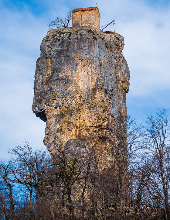 فيديو وصور: كنيسة لا أحد يعلم للآن كيف ومن بناها قبل ألف عام! صورة رقم 6
