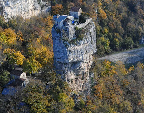 فيديو وصور: كنيسة لا أحد يعلم للآن كيف ومن بناها قبل ألف عام! صورة رقم 7