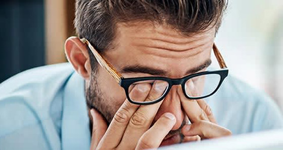 تعتقد أنها مشاكل خطيرة.. 5 علامات تدل أنك ترتدي النظارات الطبية الخاطئة صورة رقم 9 تعتقد أنها مشاكل خطيرة.. 5 علامات تدل أنك ترتدي النظارات الطبية الخاطئة صورة رقم 9