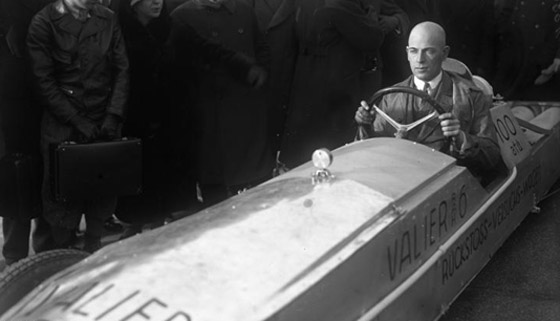 مخترعون قتلتهم اختراعاتهم.. أحدهم صنع سيارة تطير بسرعة الصواريخ! صورة رقم 6