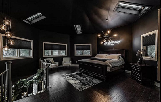 بالصور :منزل أسود غريب للبيع بربع مليون دولار صورة رقم 5