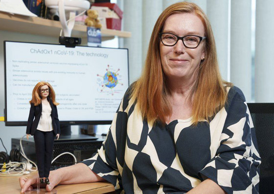 ساهمت بتطوير لقاح كورونا.. شركة تكرم عالمة بريطانية بدمية باربي! فيديو صورة رقم 8