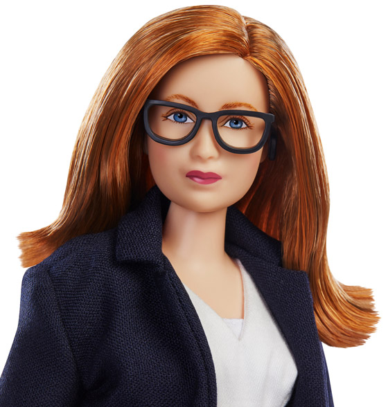 ساهمت بتطوير لقاح كورونا.. شركة تكرم عالمة بريطانية بدمية باربي! فيديو صورة رقم 11