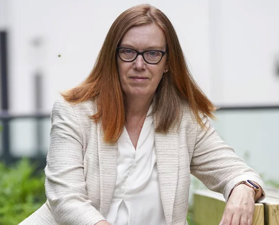 ساهمت بتطوير لقاح كورونا.. شركة تكرم عالمة بريطانية بدمية باربي! فيديو صورة رقم 14