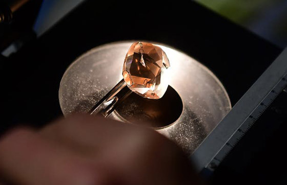 تطوير أقوى زجاج في العالم.. حاد مثل الماس وسيحدث ثورة بعالم التكنولوجيا صورة رقم 3