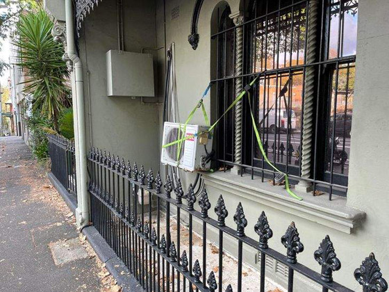 صور طريفة تبين خطورة النوم أثناء العمل صورة رقم 6