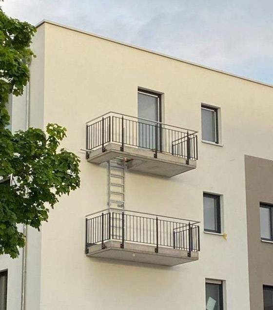 صور طريفة تبين خطورة النوم أثناء العمل صورة رقم 8