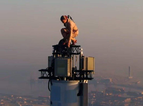 طيران الإمارات ينشر أعلى إعلان في العالم يحبس الأنفاس من قمة برج خليفة صورة رقم 14